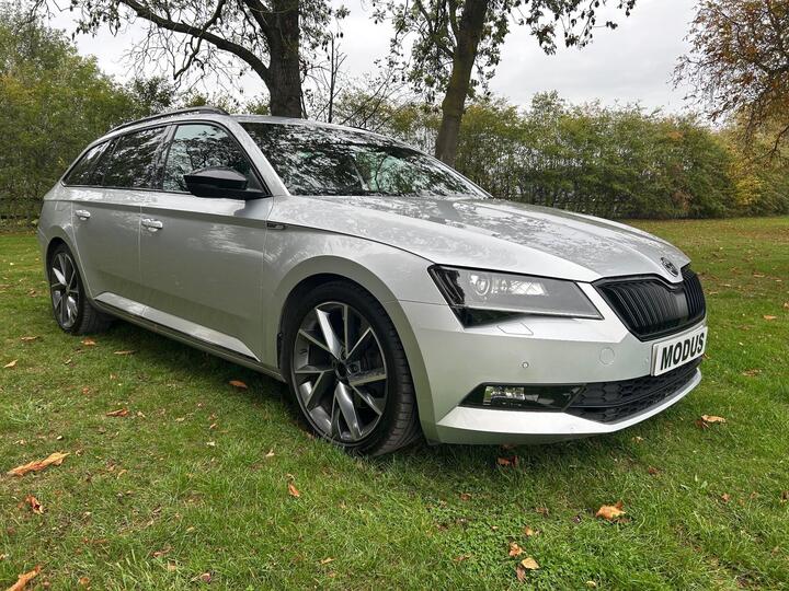 Skoda Superb 1.5 TSI ACT SportLine DSG Euro 6 (s/s) 5dr Skoda Superb 1.5 TSI ACT SportLine DSG Euro 6 (s/s) 5dr