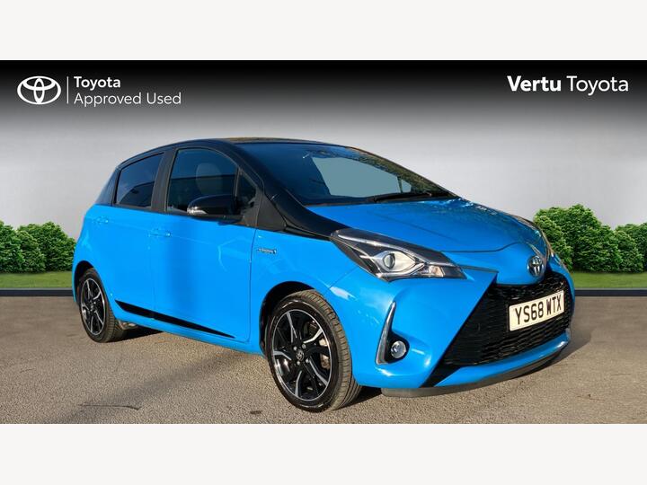 Toyota Yaris 1.5 VVT-h Cyan Bi-Tone E-CVT Euro 6 (s/s) 5dr