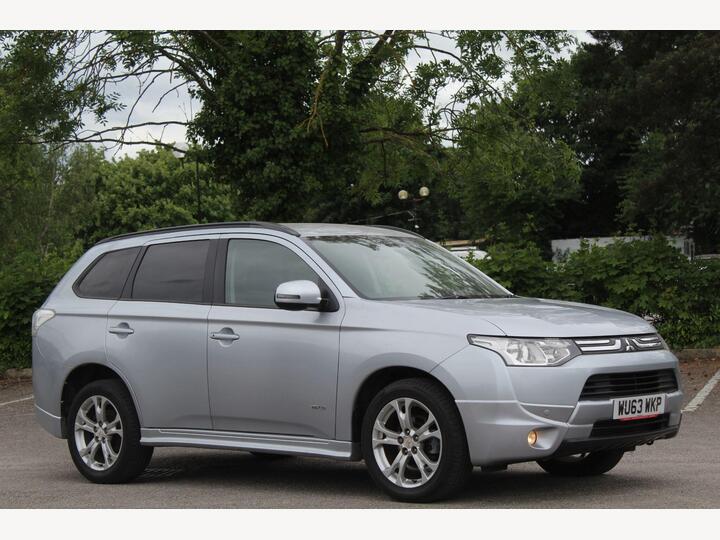 Mitsubishi Outlander 2.2 DI-D GX3 4WD Euro 5 (s/s) 5dr Mitsubishi Outlander 2.2 DI-D GX3 4WD Euro 5 (s/s) 5dr