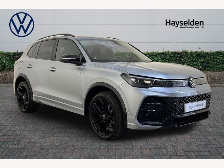Volkswagen Tiguan 1.5 TSI EHybrid 19.7kWh R-Line DSG Euro 6 (s/s) 5dr Volkswagen Tiguan 1.5 TSI EHybrid 19.7kWh R-Line DSG Euro 6 (s/s) 5dr