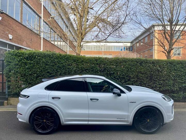 Porsche Cayenne 3.0 V6 E-Hybrid 25.9kWh TiptronicS 4WD Euro 6 (s/s) 5dr