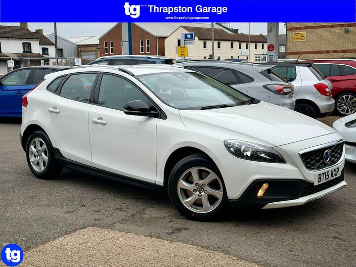 Volvo V40 Cross Country 2.0 D2 SE Euro 6 (s/s) 5dr Volvo V40 Cross Country 2.0 D2 SE Euro 6 (s/s) 5dr
