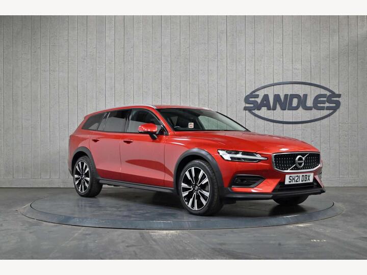 Volvo V60 Cross Country 2.0 B5 MHEV Auto AWD Euro 6 (s/s) 5dr Volvo V60 Cross Country 2.0 B5 MHEV Auto AWD Euro 6 (s/s) 5dr