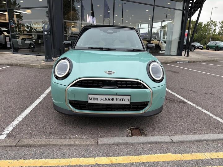 MINI Cooper 1.5C Exclusive Steptronic Euro 6 (s/s) 5dr