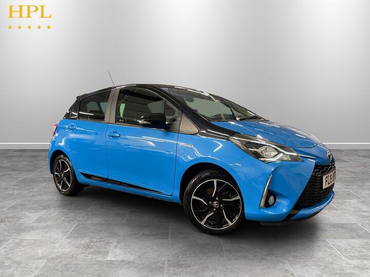 Toyota YARIS 1.5 VVT-h Cyan Bi-Tone E-CVT Euro 6 (s/s) 5dr