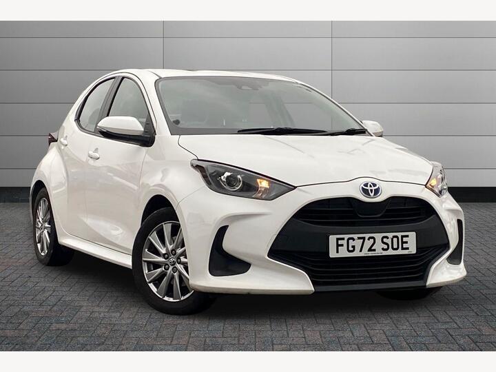 Toyota Yaris 1.5 VVT-h Icon E-CVT Euro 6 (s/s) 5dr Toyota Yaris 1.5 VVT-h Icon E-CVT Euro 6 (s/s) 5dr