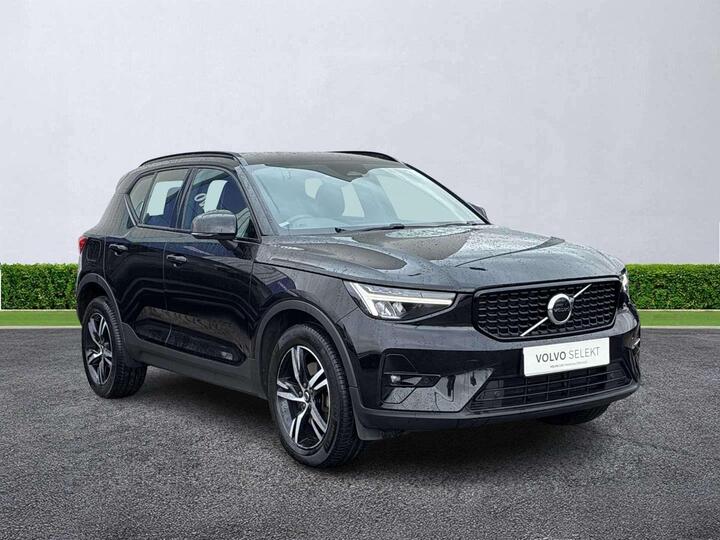 Volvo XC40 2.0 B3 MHEV Plus Dark DCT Auto Euro 6 (s/s) 5dr