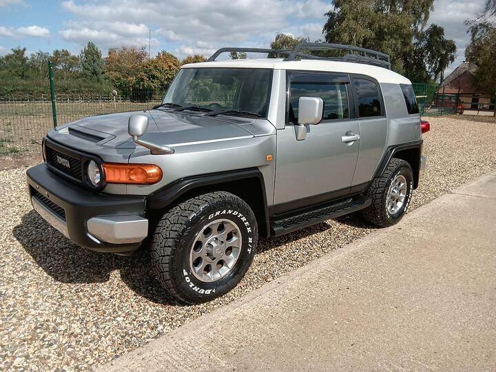Toyota FJ Cruiser 4. 0 Petrol V6 Auto, Locking Diff,A Trac