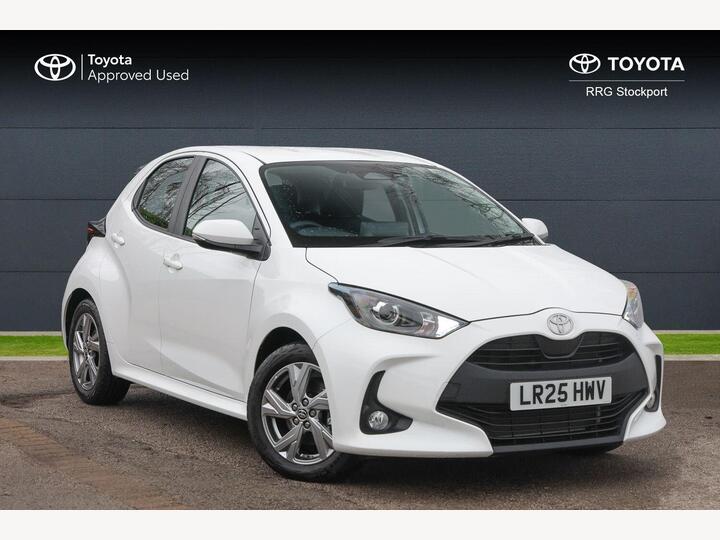 Toyota Yaris 1.5 VVT-h Icon E-CVT Euro 6 (s/s) 5dr Toyota Yaris 1.5 VVT-h Icon E-CVT Euro 6 (s/s) 5dr