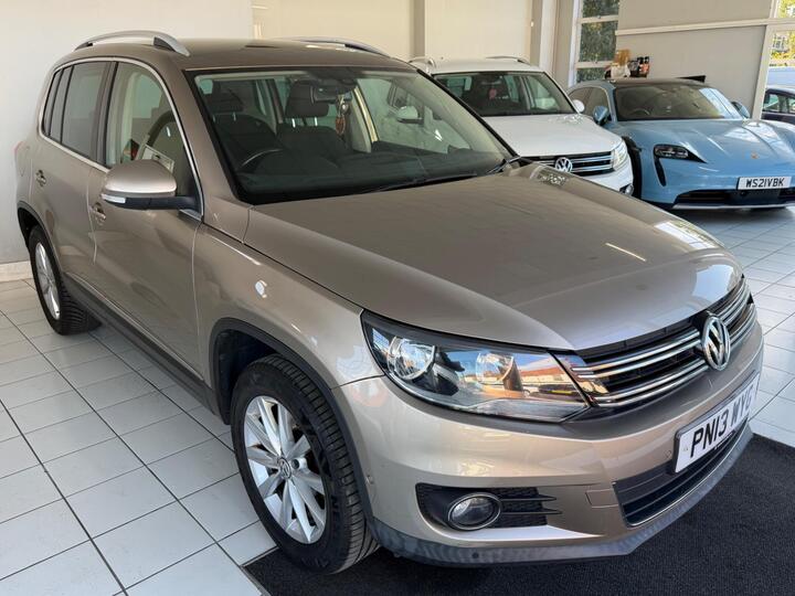 Volkswagen Tiguan 2.0 TDI BlueMotion Tech SE DSG 4WD Euro 5 (s/s) 5dr