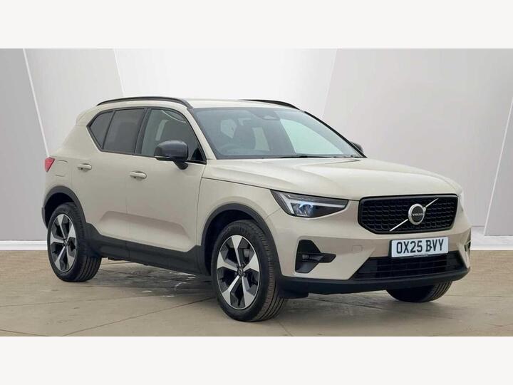 Volvo XC40 2.0 B4 MHEV Plus Dark DCT Auto Euro 6 (s/s) 5dr