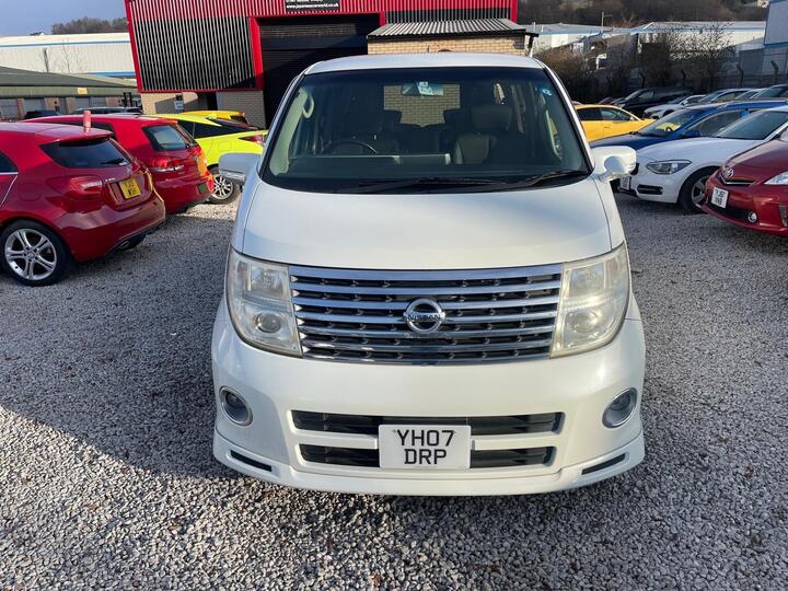 Nissan Elgrand 2.5 4WD PETROL AUTOMATIC HIGHWAYSTAR Nissan Elgrand 2.5 4WD PETROL AUTOMATIC HIGHWAYSTAR