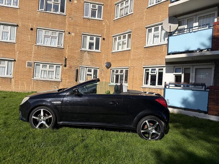 Vauxhall Tigra 1.4i 16v Exclusiv 2dr (a/c)