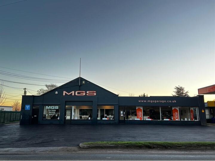 Renault Clio 0.9 TCe Iconic Euro 6 (s/s) 5dr