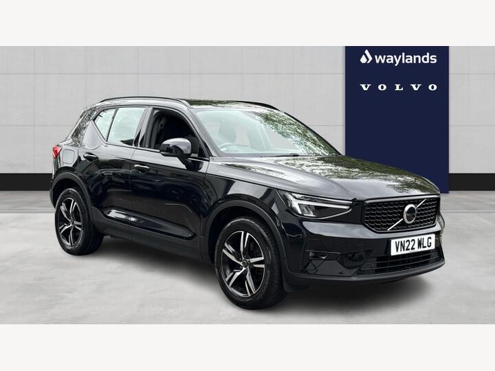 Volvo XC40 2.0 B3 MHEV Plus Dark DCT Auto Euro 6 (s/s) 5dr