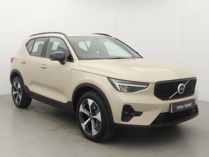 Volvo XC40 2.0 B3 MHEV Plus Dark DCT Auto Euro 6 (s/s) 5dr