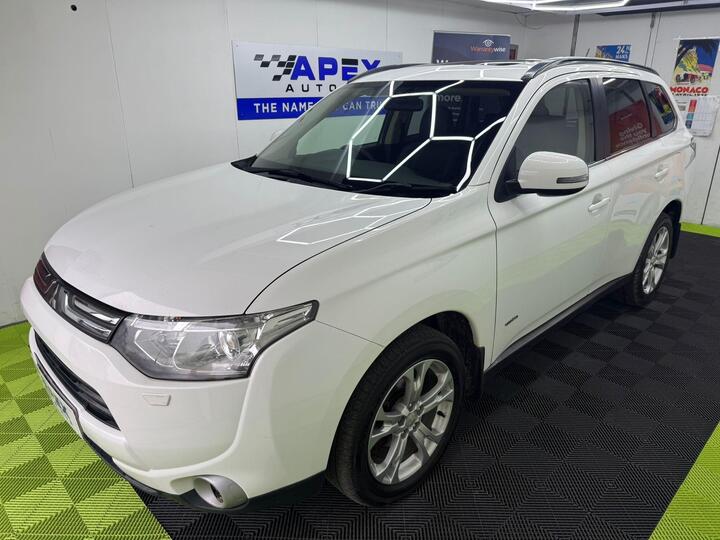 Mitsubishi Outlander 2.2 DI-D GX4 4WD Euro 5 (s/s) 5dr Mitsubishi Outlander 2.2 DI-D GX4 4WD Euro 5 (s/s) 5dr