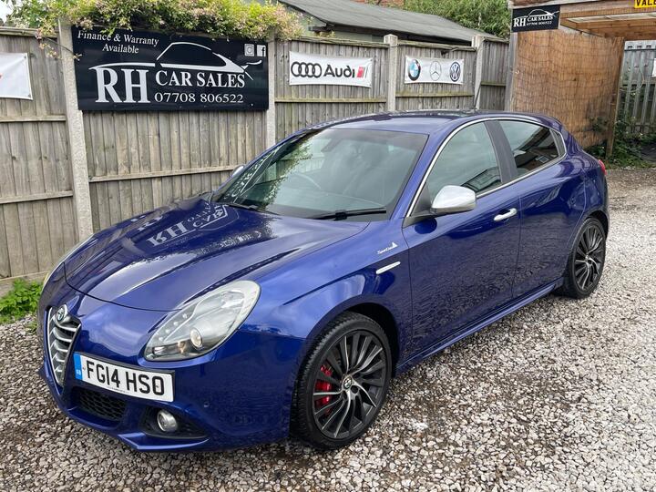 Alfa Romeo Giulietta 2.0 JTDM-2 Sportiva Nav TCT Euro 5 (s/s) 5dr Alfa Romeo Giulietta 2.0 JTDM-2 Sportiva Nav TCT Euro 5 (s/s) 5dr