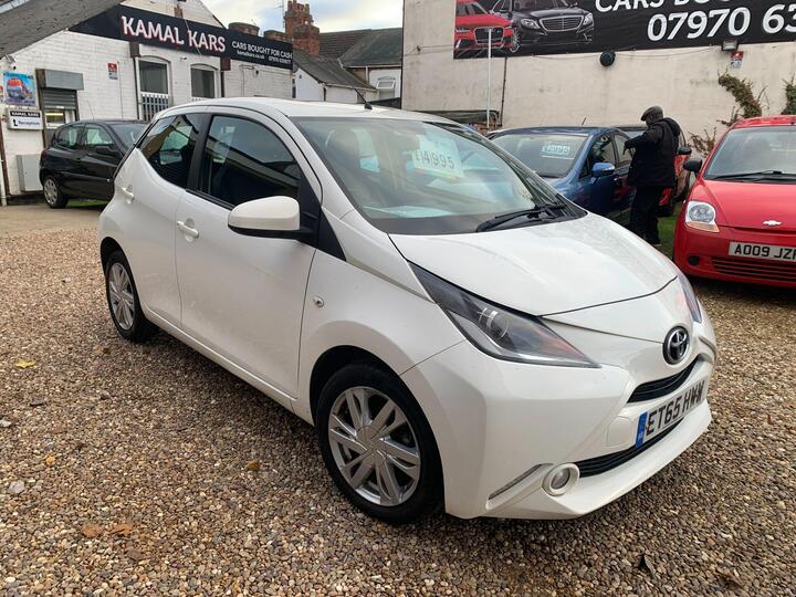 Toyota AYGO 1.0 VVT-i X-pression X-wave Euro 5 5dr Euro 5 Toyota AYGO 1.0 VVT-i X-pression X-wave Euro 5 5dr Euro 5