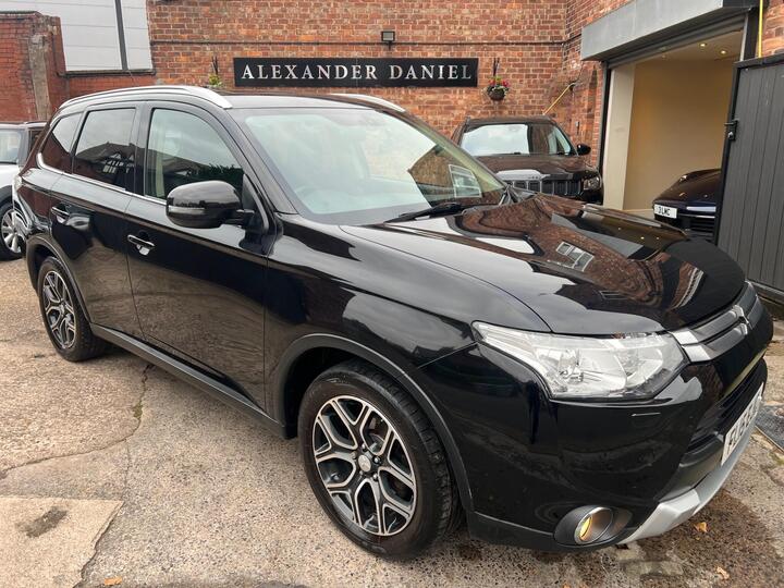 Mitsubishi Outlander 2.2 DI-D GX4 4WD Euro 5 (s/s) 5dr Mitsubishi Outlander 2.2 DI-D GX4 4WD Euro 5 (s/s) 5dr