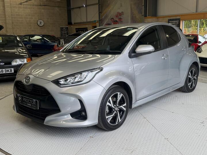Toyota Yaris 1.5 VVT-h Design E-CVT Euro 6 (s/s) 5dr