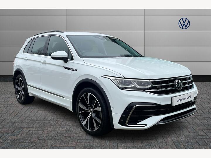 Volkswagen Tiguan 2.0 TDI R-Line DSG Euro 6 (s/s) 5dr Volkswagen Tiguan 2.0 TDI R-Line DSG Euro 6 (s/s) 5dr