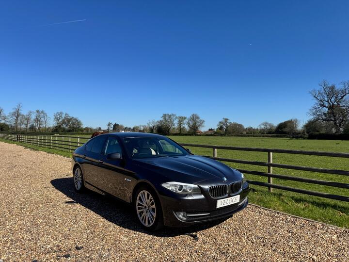 BMW 5 Series 4.4 550i V8 SE Steptronic Euro 5 4dr