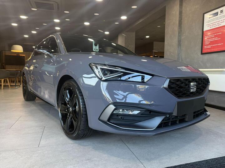 SEAT Leon 1.5 ETSI MHEV FR Black Edition DSG Euro 6 (s/s) 5dr