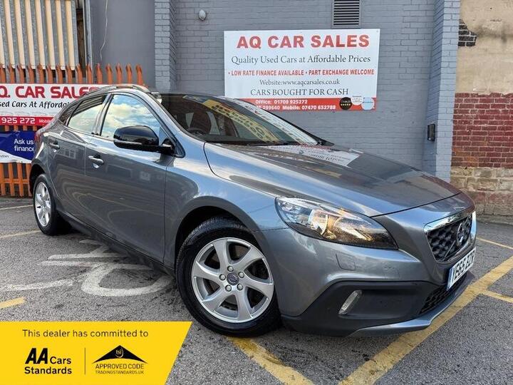 Volvo V40 2.0 D2 SE Euro 6 (s/s) 5dr Volvo V40 2.0 D2 SE Euro 6 (s/s) 5dr