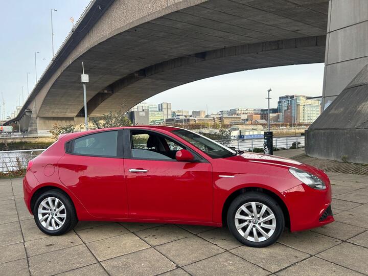 Alfa Romeo Giulietta 1.4 TB Giulietta Euro 6 (s/s) 5dr Alfa Romeo Giulietta 1.4 TB Giulietta Euro 6 (s/s) 5dr