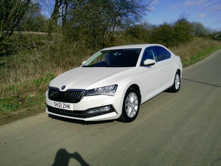 Skoda Superb 1.4 TSI IV 13kWh SE Technology DSG Euro 6 (s/s) 5dr Skoda Superb 1.4 TSI IV 13kWh SE Technology DSG Euro 6 (s/s) 5dr
