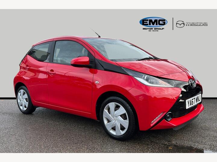 Toyota Aygo 1.0 VVT-i X-play Euro 6 5dr Toyota Aygo 1.0 VVT-i X-play Euro 6 5dr