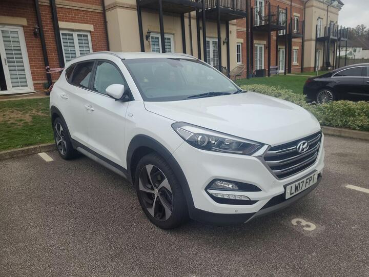 Hyundai TUCSON 1.7 CRDi Blue Drive Sport Edition Euro 6 (s/s) 5dr Hyundai TUCSON 1.7 CRDi Blue Drive Sport Edition Euro 6 (s/s) 5dr