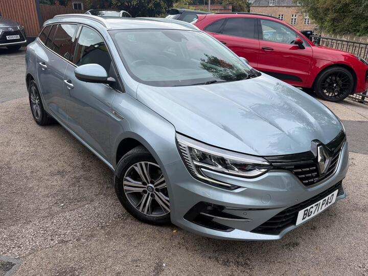 Renault Megane 1.6 E-TECH 9.8kWh Iconic Sport Tourer Auto Euro 6 (s/s) 5dr