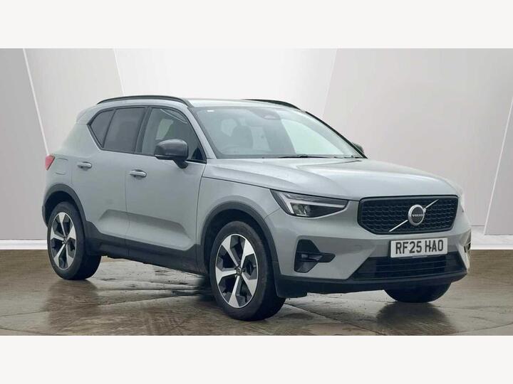 Volvo XC40 2.0 B4 MHEV Plus Dark DCT Auto Euro 6 (s/s) 5dr