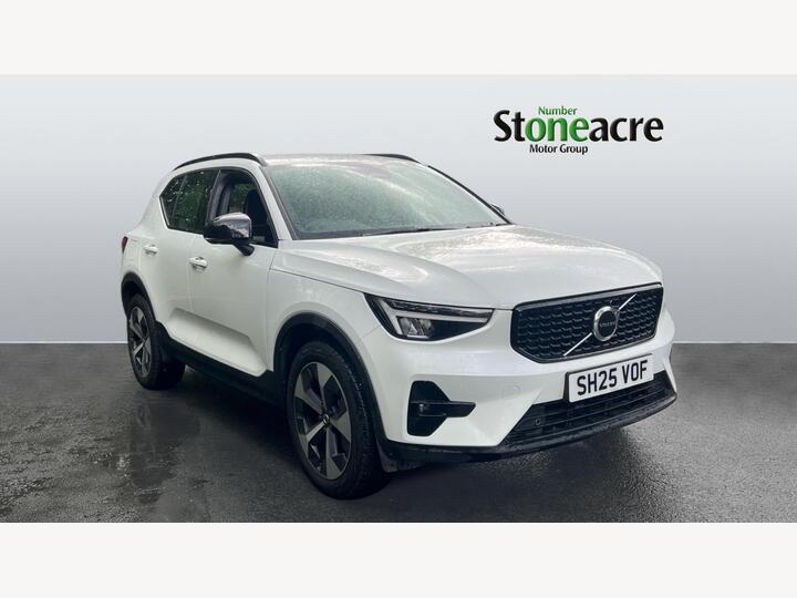Volvo XC40 2.0 B4 MHEV Plus Dark DCT Auto Euro 6 (s/s) 5dr