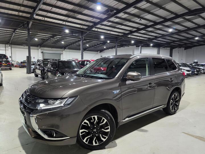 Mitsubishi Outlander 2.0h 12kWh GX4hs CVT 4WD Euro 6 (s/s) 5dr Mitsubishi Outlander 2.0h 12kWh GX4hs CVT 4WD Euro 6 (s/s) 5dr