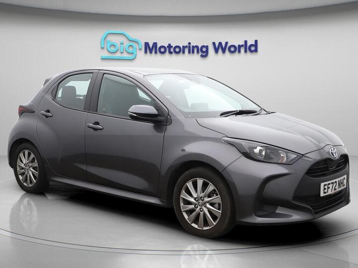 Toyota Yaris 1.5 VVT-h Icon E-CVT Euro 6 (s/s) 5dr Toyota Yaris 1.5 VVT-h Icon E-CVT Euro 6 (s/s) 5dr