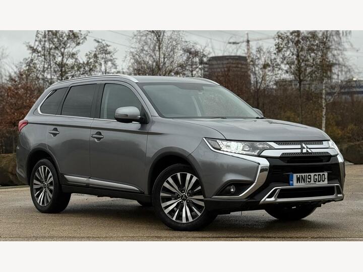 Mitsubishi Outlander 2.0 MIVEC Juro CVT 4WD Euro 6 (s/s) 5dr Mitsubishi Outlander 2.0 MIVEC Juro CVT 4WD Euro 6 (s/s) 5dr