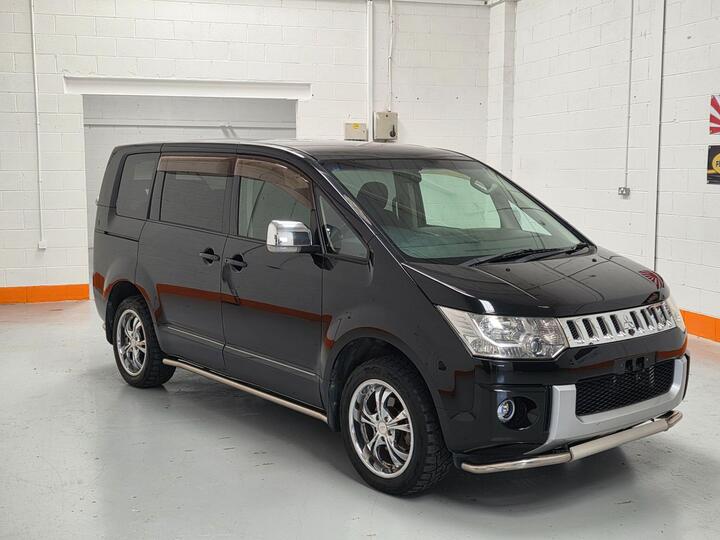 Mitsubishi Delica G Navi 2.4 Petrol Automatic 8 Seater
