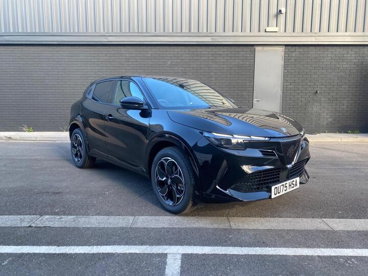 Alfa Romeo Junior 1.2 MHEV Ibrida E-DCT Euro 6 (s/s) 5dr Alfa Romeo Junior 1.2 MHEV Ibrida E-DCT Euro 6 (s/s) 5dr