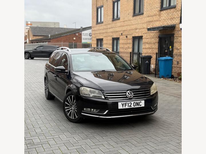 Volkswagen Passat 2.0 TDI BlueMotion Tech Sport DSG Euro 5 (s/s) 5dr Volkswagen Passat 2.0 TDI BlueMotion Tech Sport DSG Euro 5 (s/s) 5dr