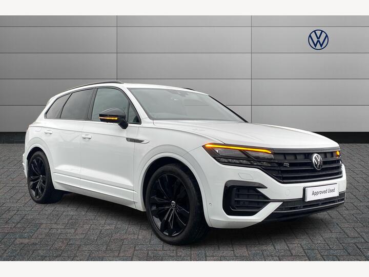 Volkswagen Touareg 3.0 TDI V6 Black Edition Tiptronic 4Motion Euro 6 (s/s) 5dr Volkswagen Touareg 3.0 TDI V6 Black Edition Tiptronic 4Motion Euro 6 (s/s) 5dr