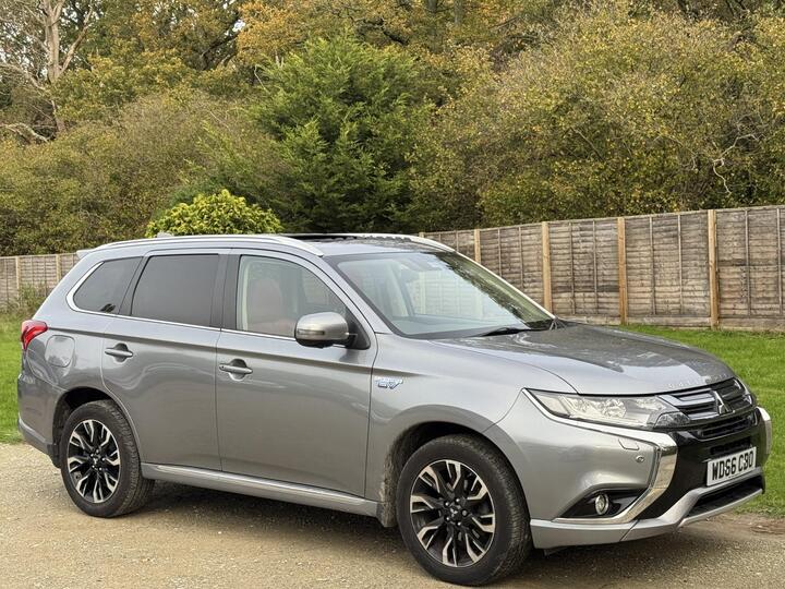 Mitsubishi Outlander 2.0h 12kWh 5hs CVT 4WD Euro 6 (s/s) 5dr Mitsubishi Outlander 2.0h 12kWh 5hs CVT 4WD Euro 6 (s/s) 5dr