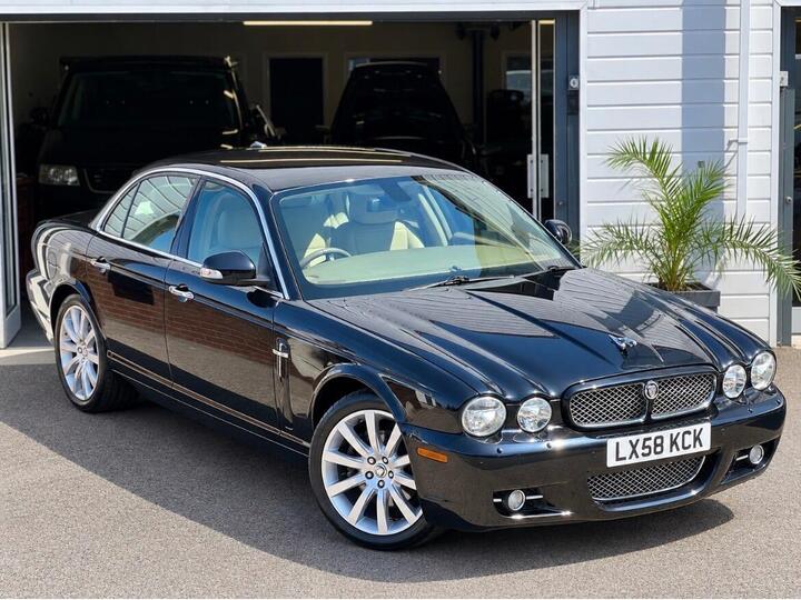 Jaguar XJ 3.0 V6 Executive Saloon 4dr Petrol Automatic (249 G/km, 240 Bhp)