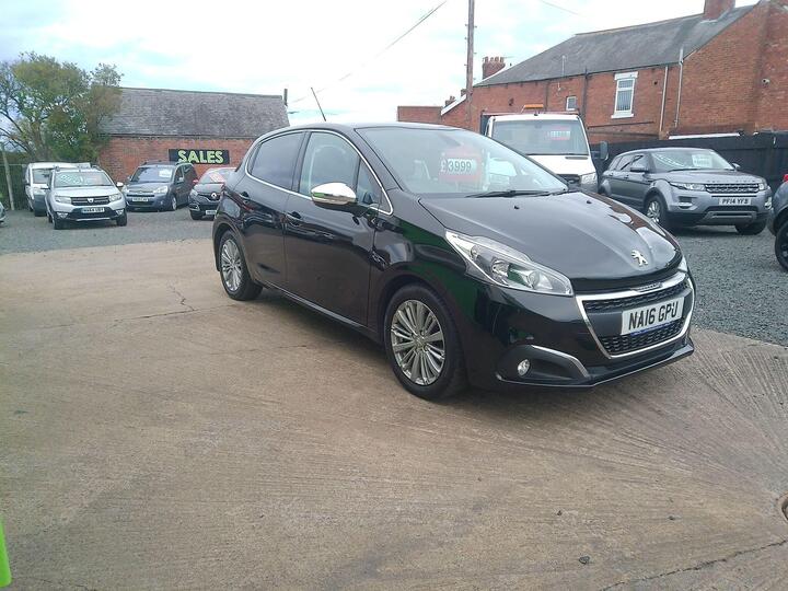 Peugeot 208 1.2 PureTech Allure Euro 6 5dr Peugeot 208 1.2 PureTech Allure Euro 6 5dr