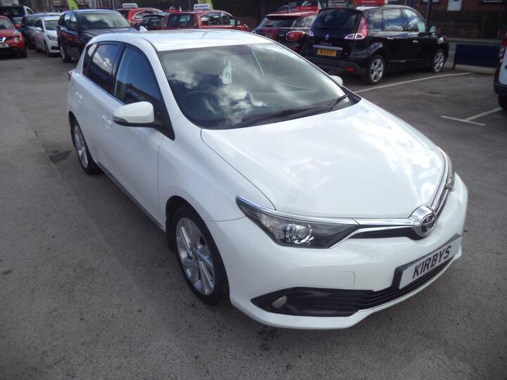 Toyota Auris 1.2 VVT-i Design Euro 6 (s/s) 5dr Toyota Auris 1.2 VVT-i Design Euro 6 (s/s) 5dr
