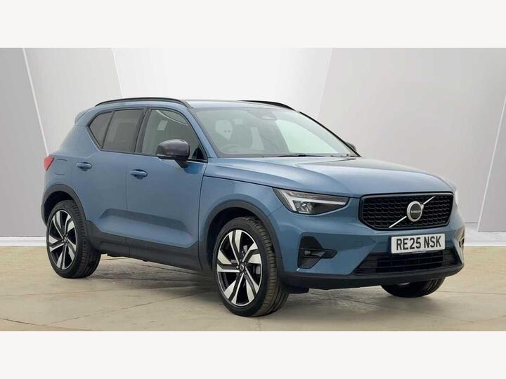 Volvo XC40 2.0 B3 MHEV Plus Dark DCT Auto Euro 6 (s/s) 5dr