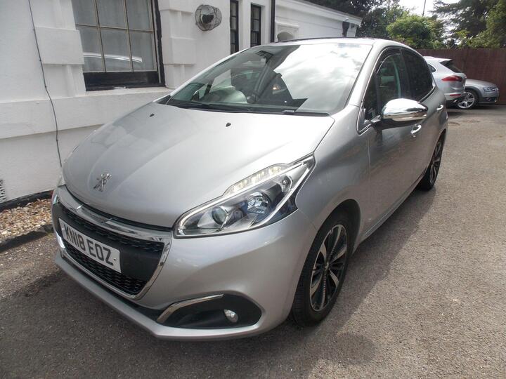 Peugeot 208 1.2 PureTech Allure Premium Euro 6 (s/s) 5dr