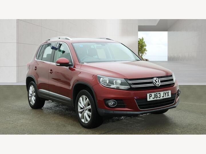 Volkswagen Tiguan 2.0 TDI BlueMotion Tech Match DSG 4WD Euro 5 (s/s) 5dr Volkswagen Tiguan 2.0 TDI BlueMotion Tech Match DSG 4WD Euro 5 (s/s) 5dr